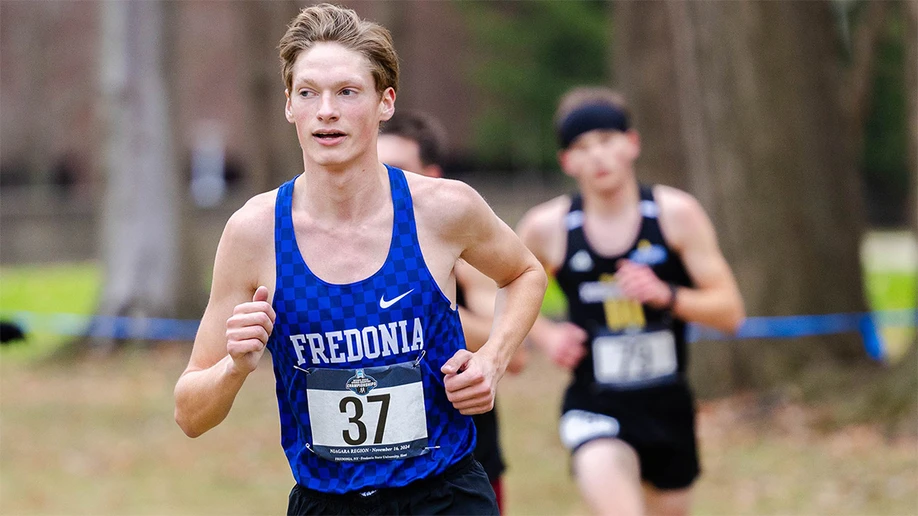 cross country runner Stephen Hallberg in action