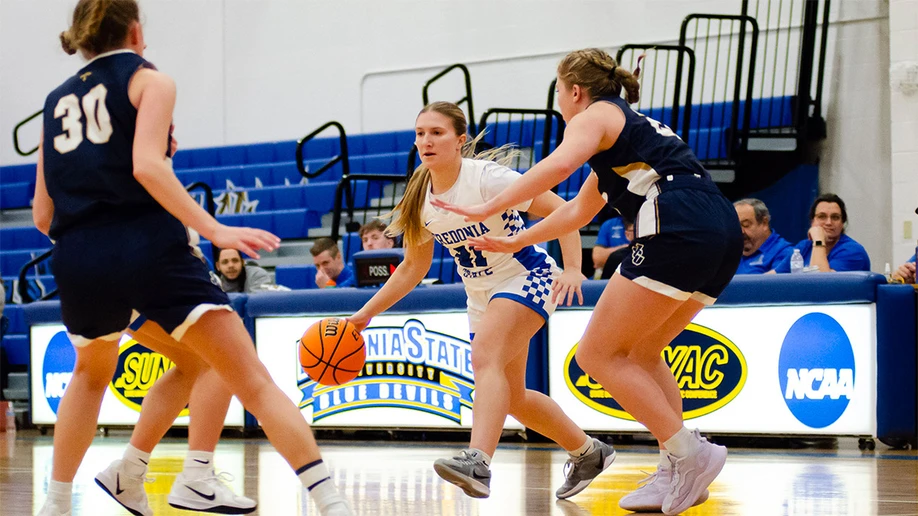 women playing basketball