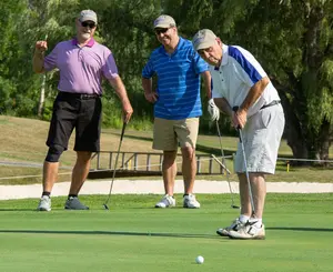 men golfing