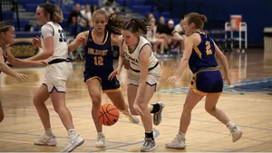 women playing basketball